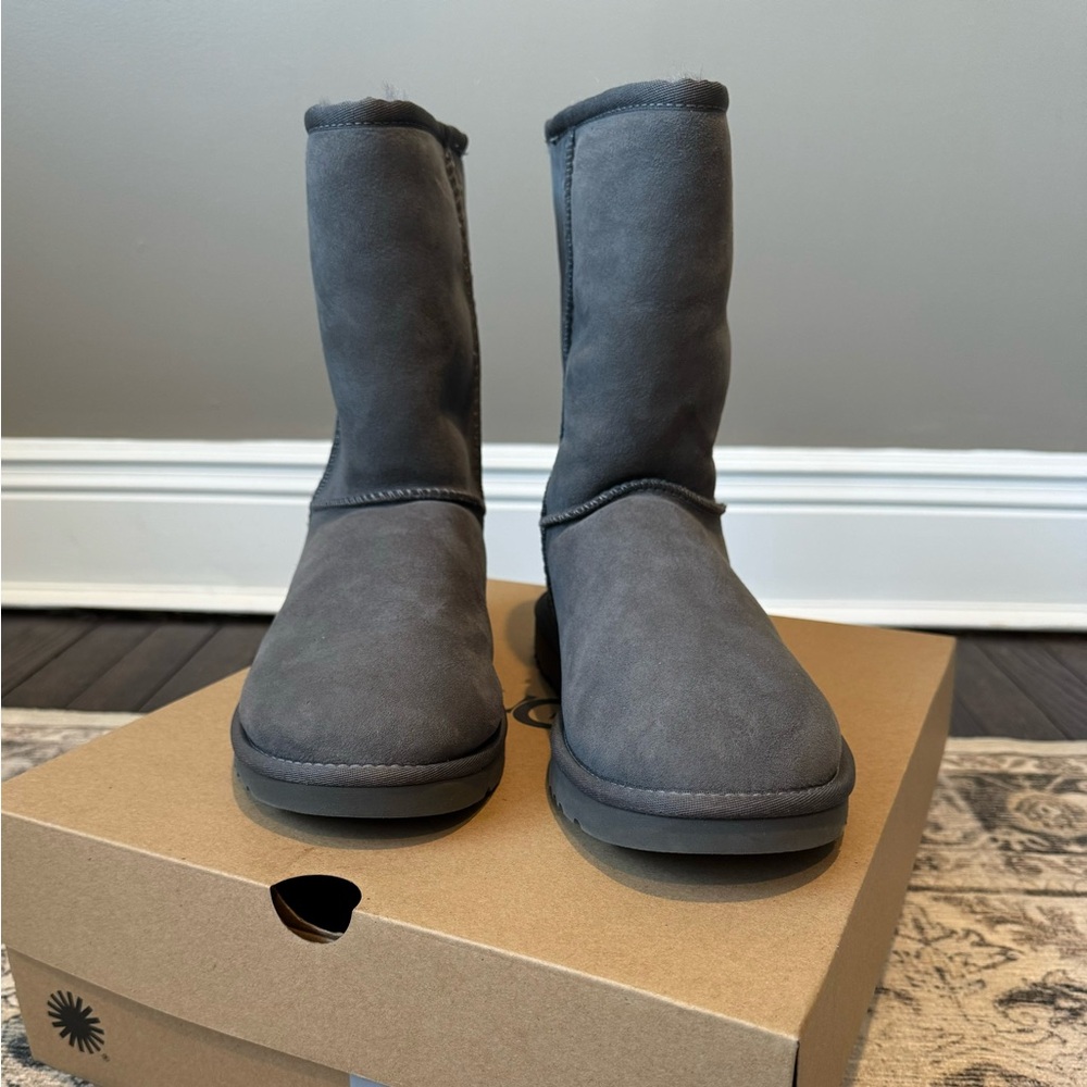 UGG Women's Classic Short II Boots - Gray Size 9